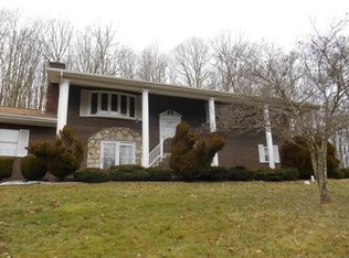 1004 Flat Top Rd, Shady Spring, WV 25918