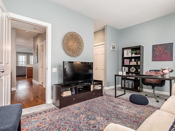 3rd image of 2451 N Clybourn Ave #9