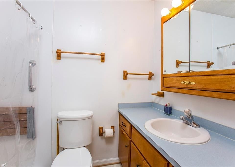1st image of 927 Pyes Cir