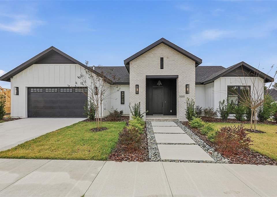 1st image of 1001 SW 120th Dr