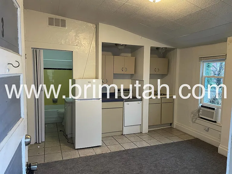 368 S University St — Photo 3