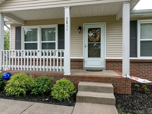 3rd image of 2811 Summertree Ln