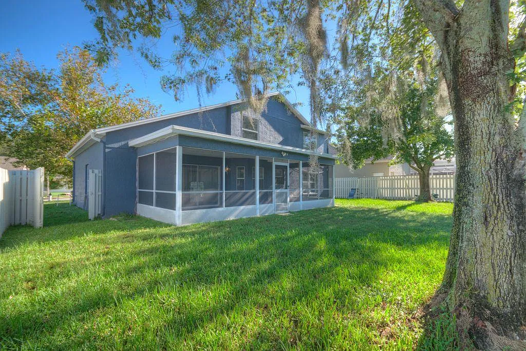 5 bed, 2.5 bath, 2191 sqft, $6,500 — Photo 4