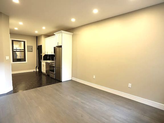 3rd image of 65 Saint Marks Pl APT 4