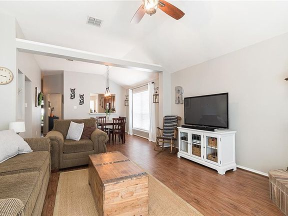 4th image of 309 Westgate Dr