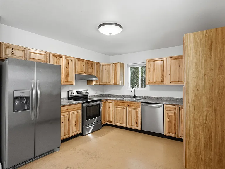 1594 Madeline St #B — Photo 5