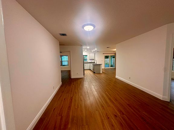 4th image of 827 SE 6th St