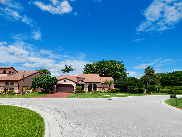 22864 Marbella Cir — Photo 41