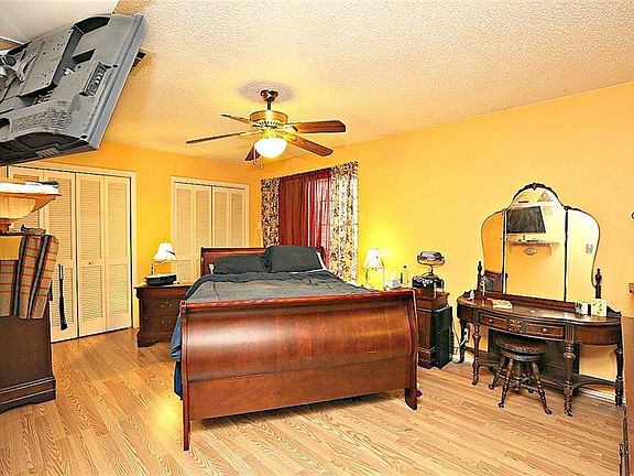 3rd image of 2309 Windy Dr