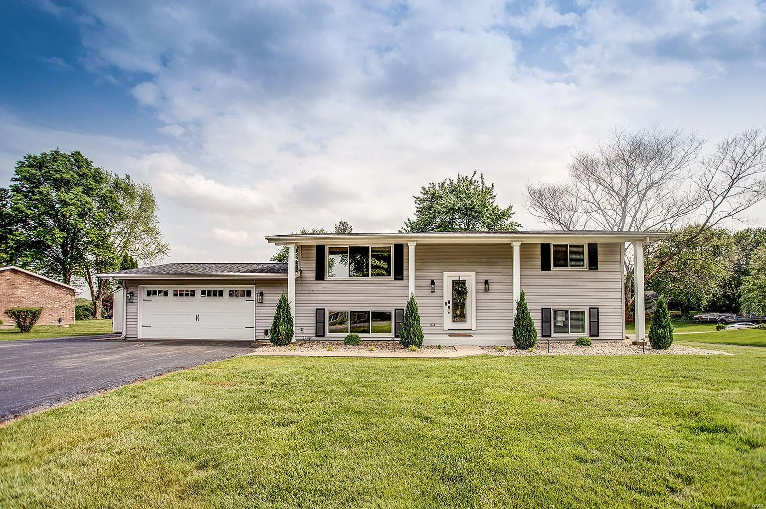 661 Monaco Dr photo 1