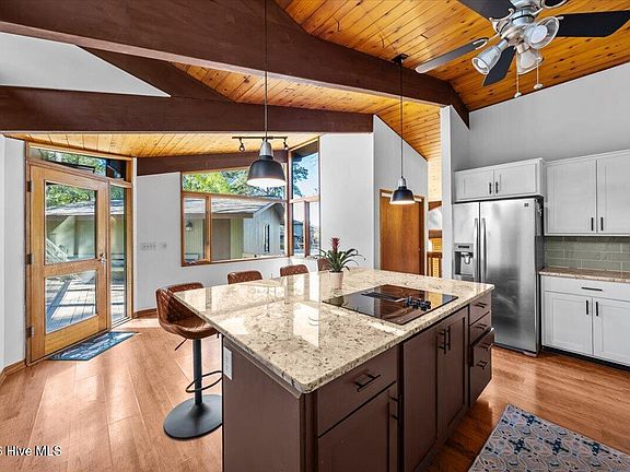 5th image of 1 Lake Vista Lane