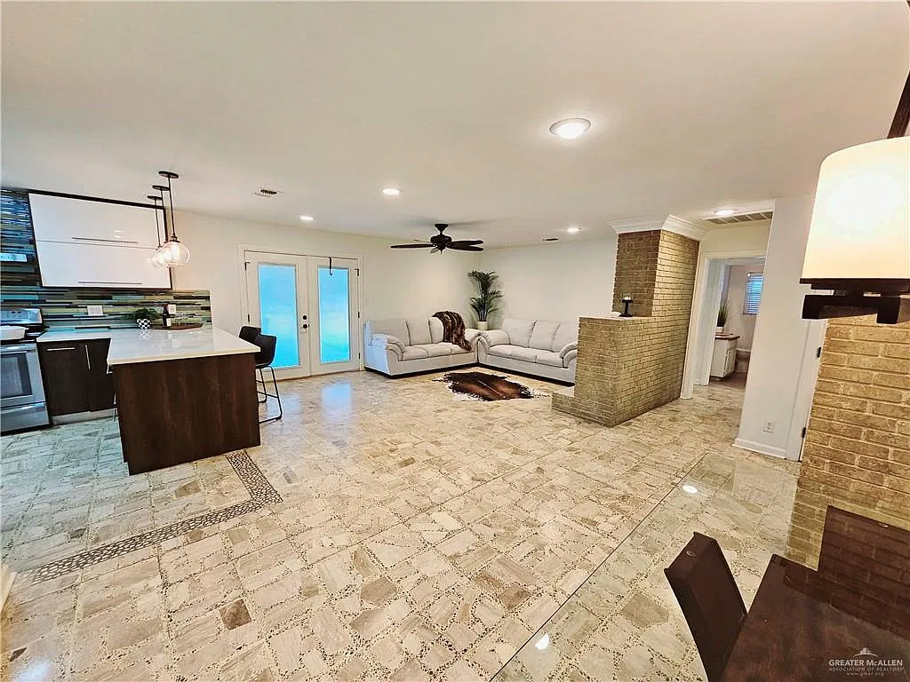3 bed, 3.0 bath, 1537 sqft, $2,100 — Photo 3