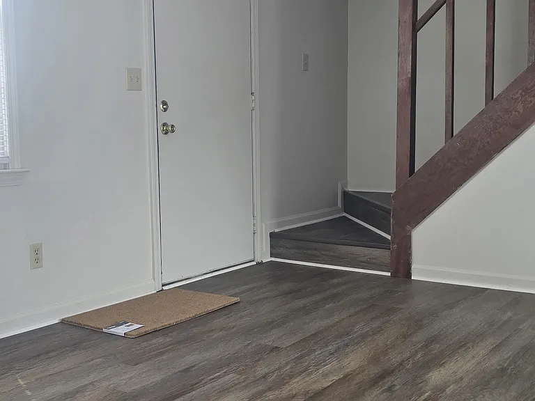 112 Meade St — Photo 17