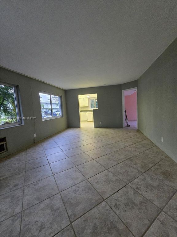 3201 SE 12th St APT B3, photo 4
