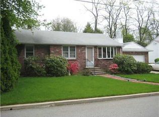 7 Evergreen Pkwy, North Providence, RI 02904