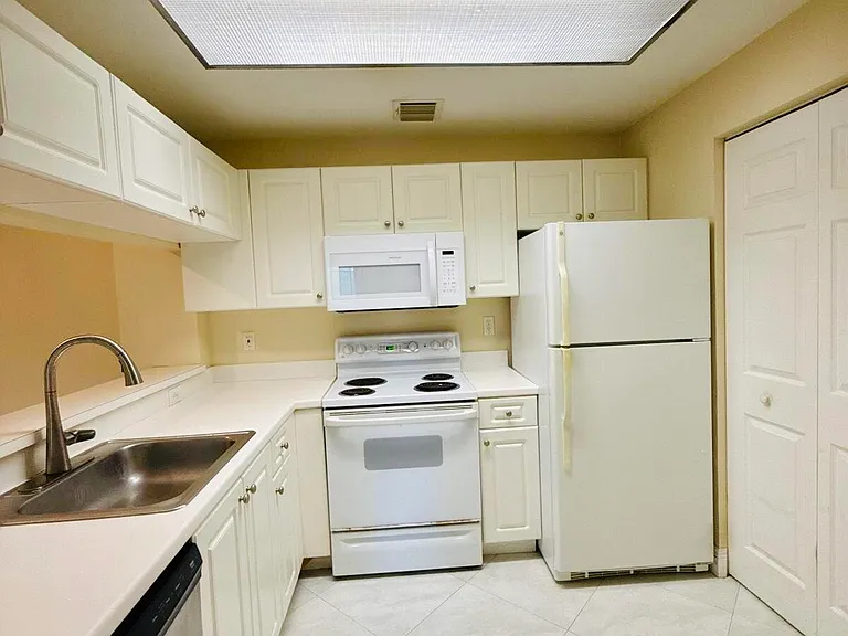 2917 Tuscany Ct #204 — Photo 4