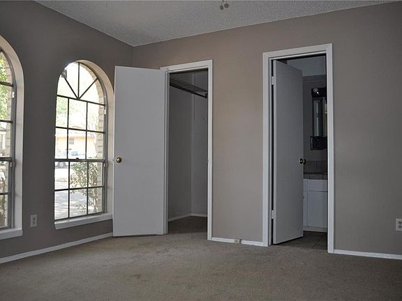 4th image of 1006 Warrington Dr