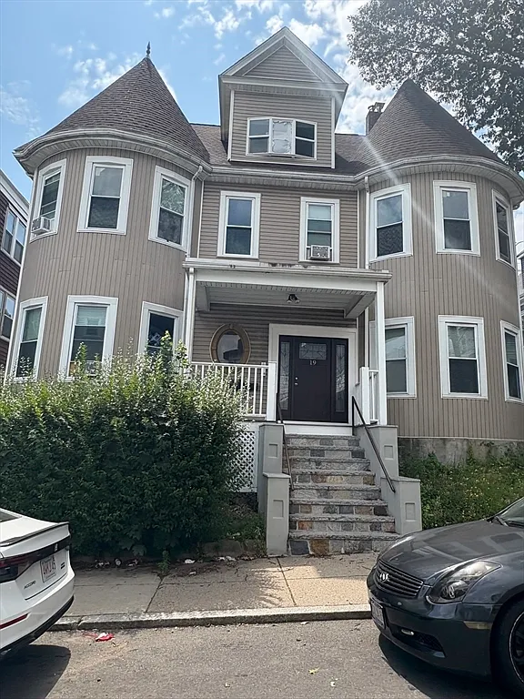 2 bed, 1.0 bath, 900 sqft, $2,300 — Photo 2