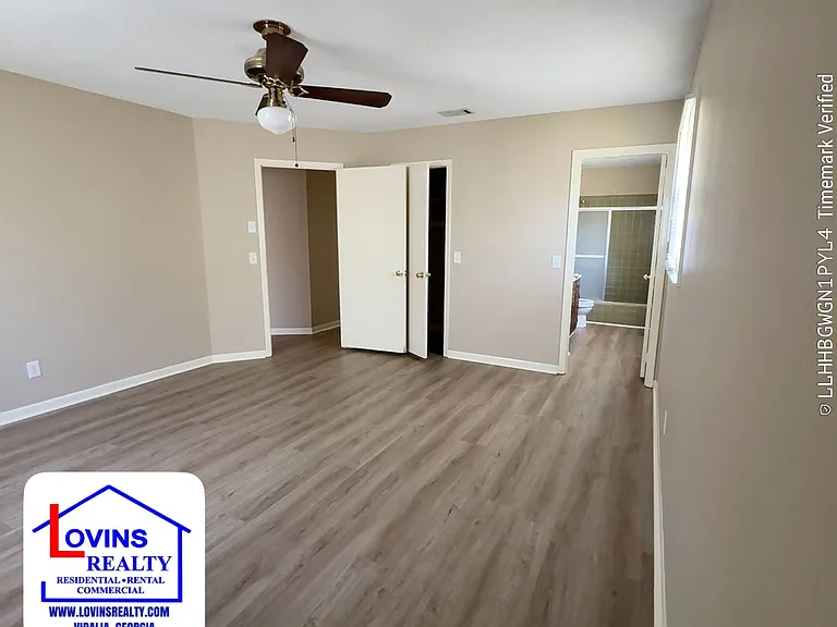 1542 Stella Ave — Photo 10