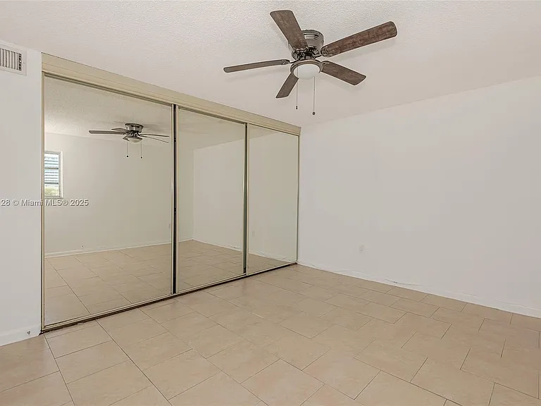 1975 NE 135th St #3B — Photo 6