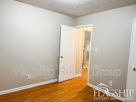 5th image of 209 Connie Cir