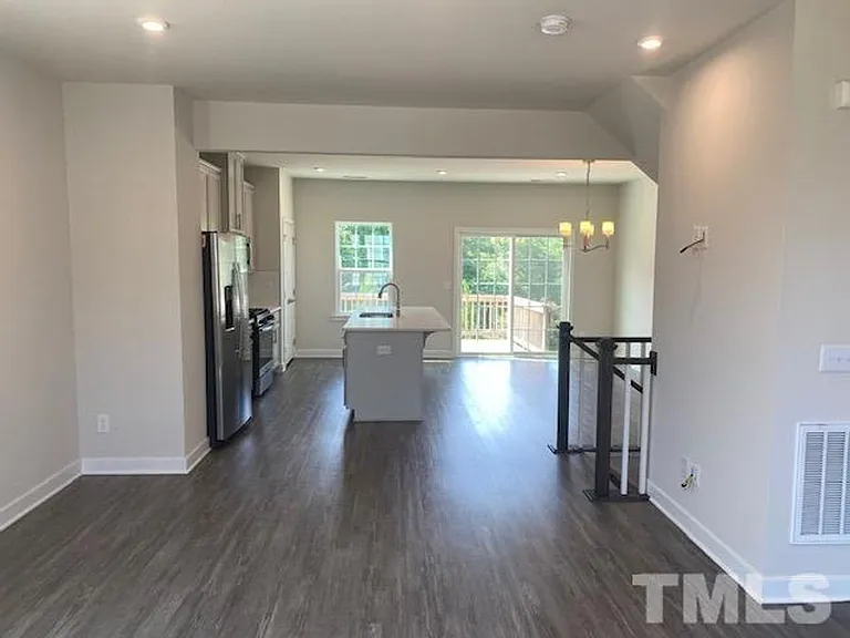511 Autumn Cure Ct — Photo 4