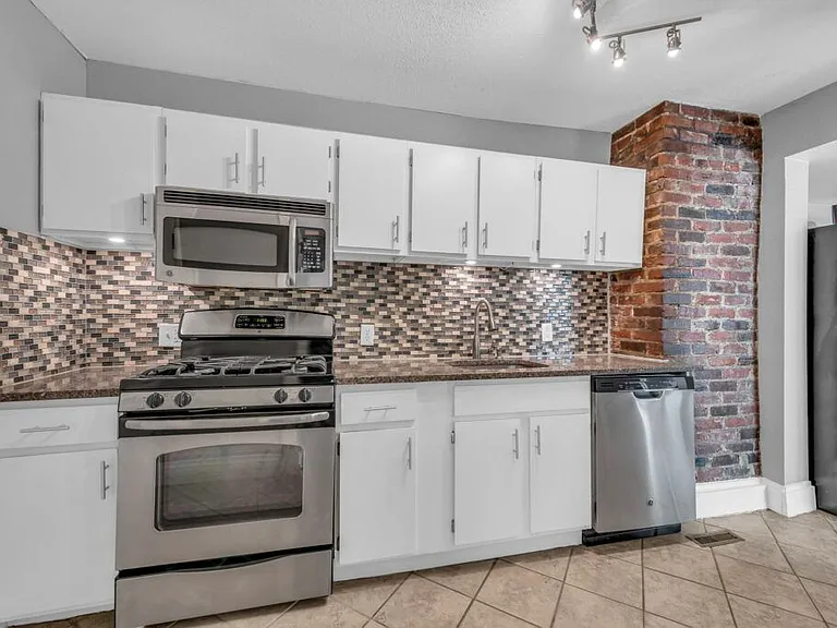 4226 Locust St — Photo 11