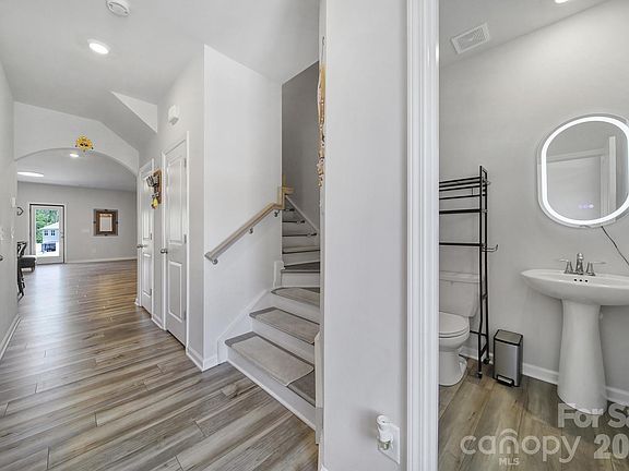 3rd image of 8042 Scarlet Maple Ln