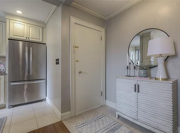 3rd image of 229 Ward Pkwy APT 704B