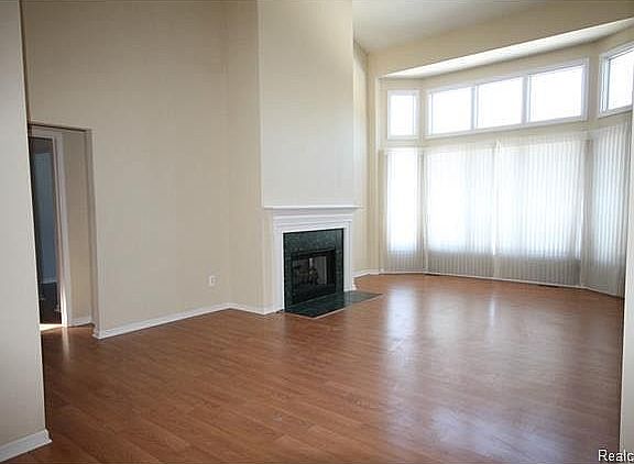 3rd image of 47144 Hunters Park Dr #12