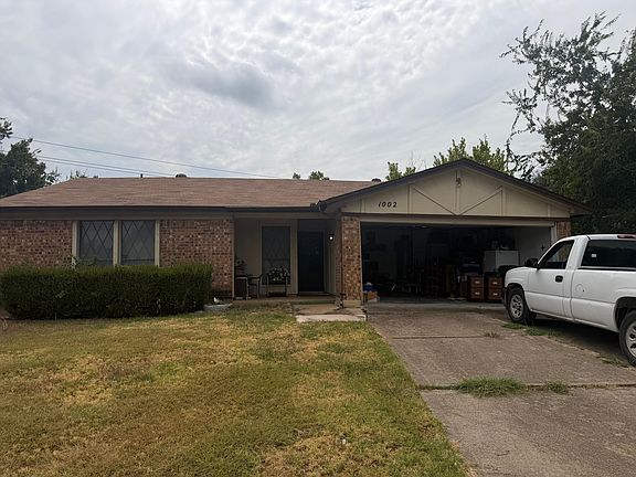 2nd image of 1002 Shana Ct