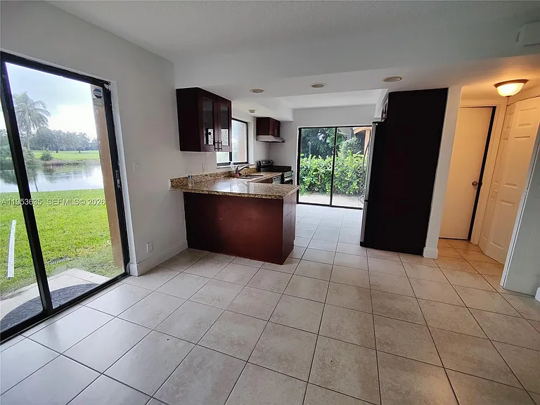 181 Wimbledon Lake Dr — Photo 14