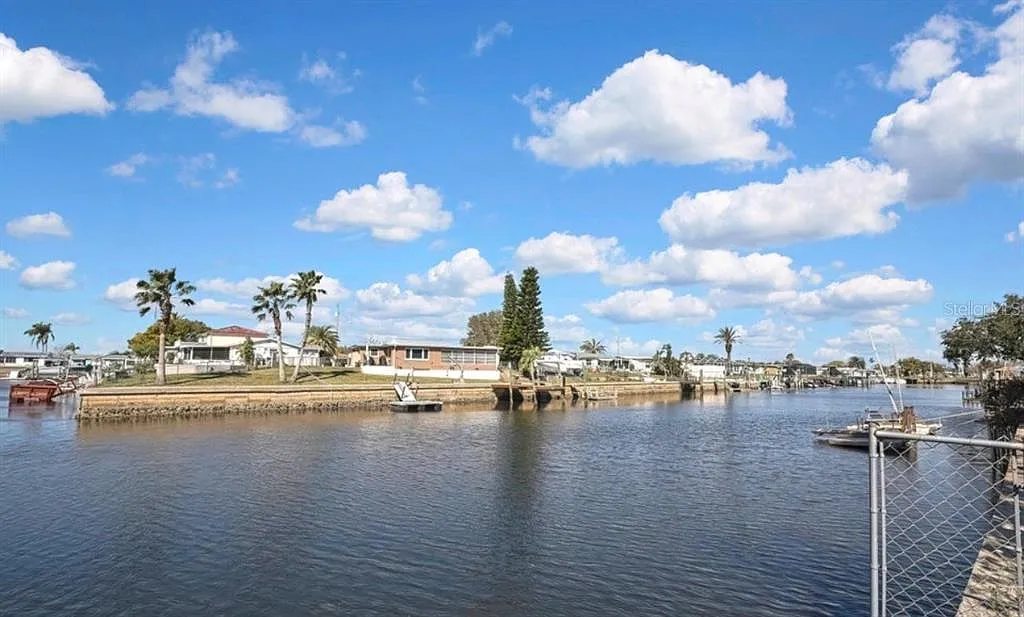 2 bed, 1.0 bath, 828 sqft, $1,550 — Photo 1