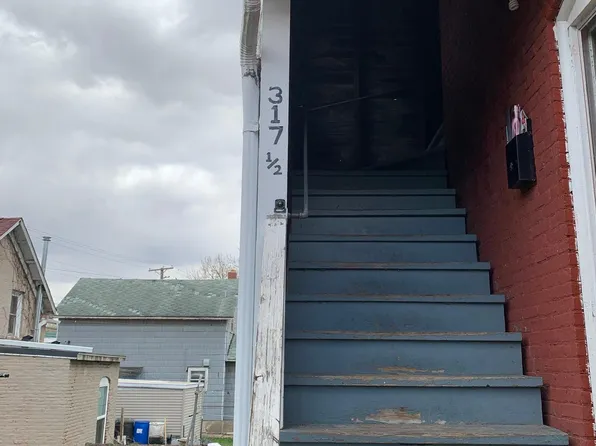 317 N Van Buren Ave #1/2, Freeport, IL 61032