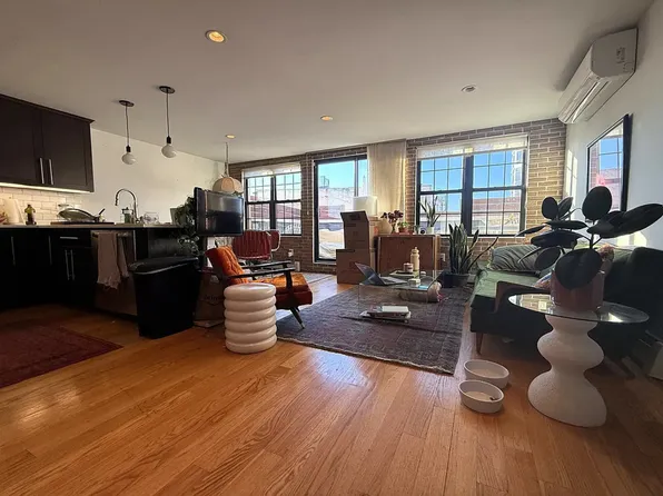 552 Clinton Street image 1 of 9