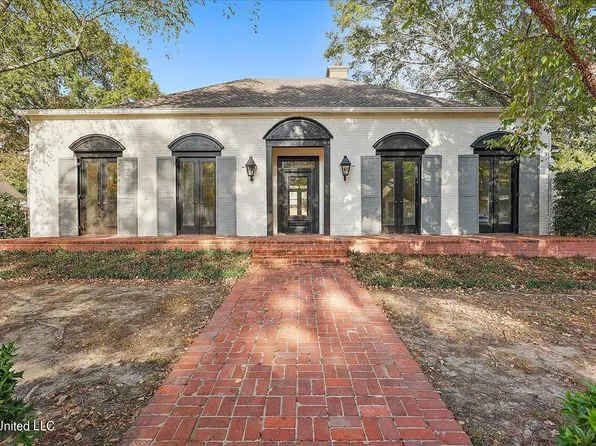 5362 Carolwood Dr, Jackson, MS 39211