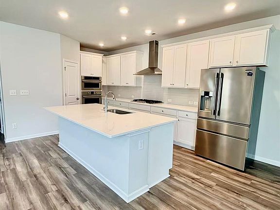 5th image of 325 Johnston Dr