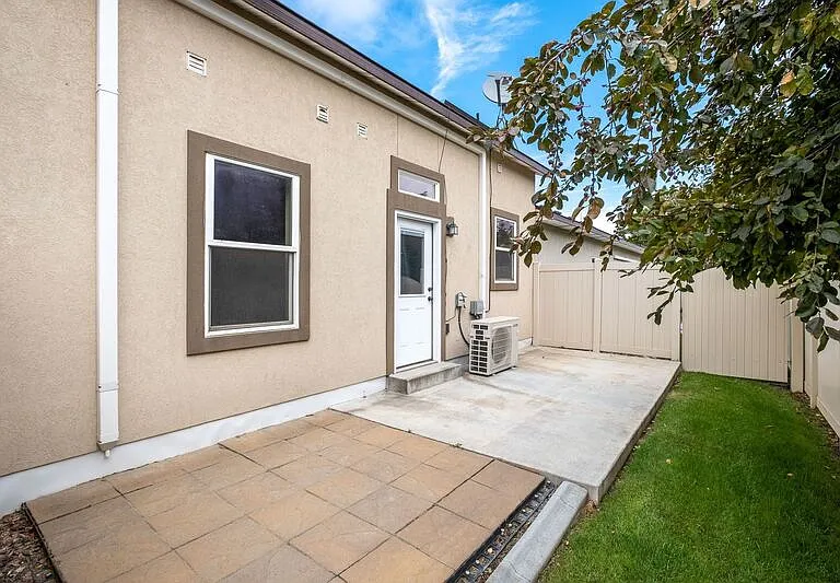 105 S Tweedt Pl — Photo 12