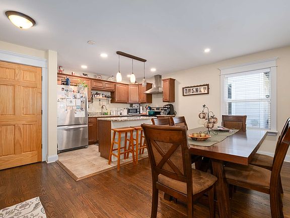 5th image of 1004 Cahal Ave