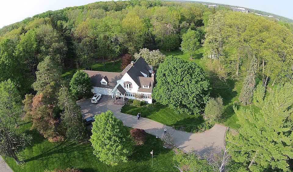 1st image of 21066 Cambridge Dr