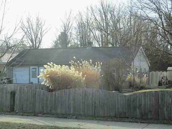 2nd image of 923 W Jolly Rd