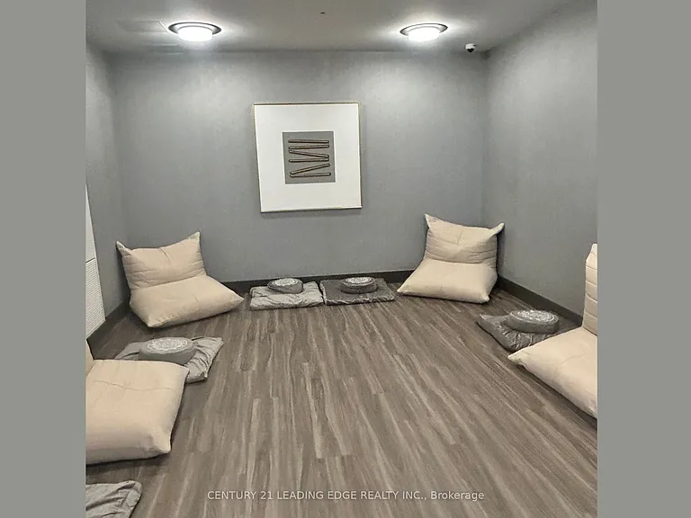 75 James St S #1303 — Photo 14