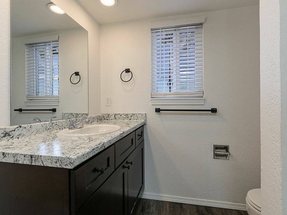 2 bedroom, 1 bathrom