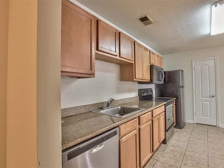 3000 S Adams St #412 — Photo 8