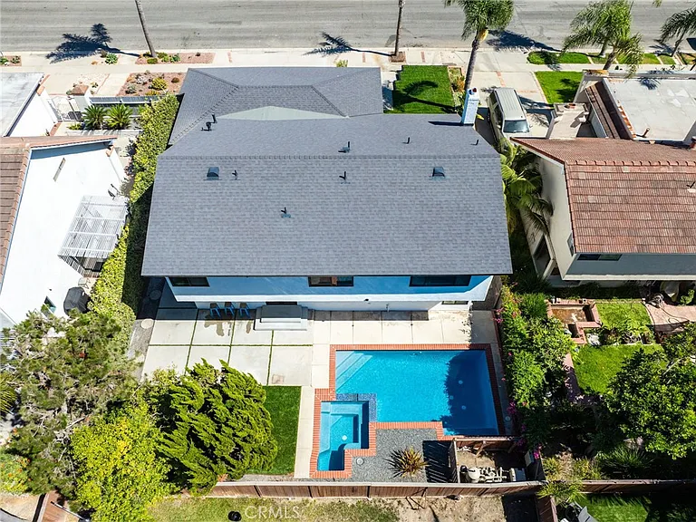3889 Humboldt Dr — Photo 38