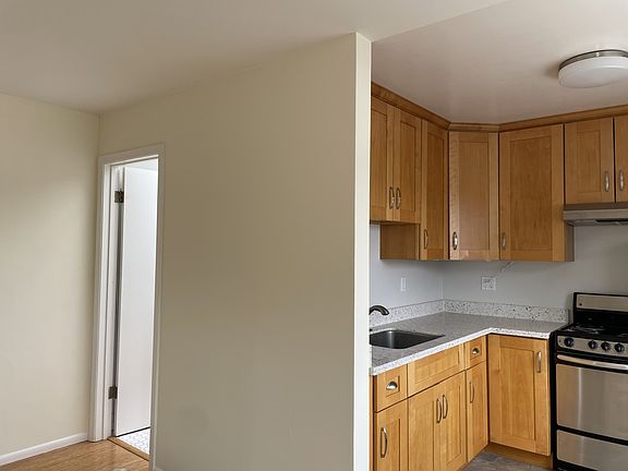 4th image of 710 25th Ave