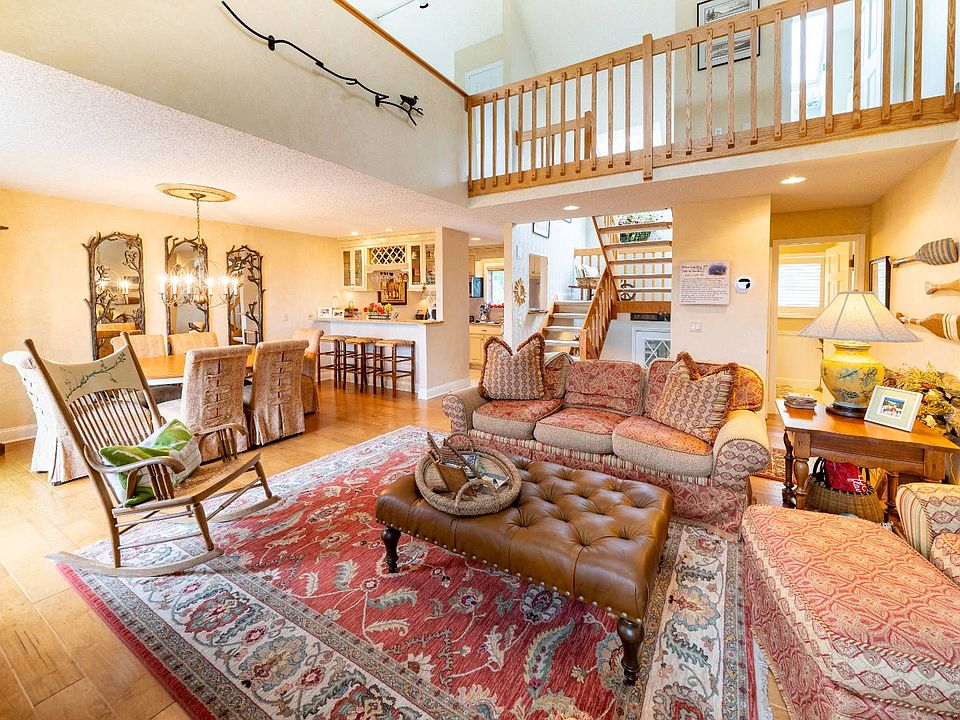 1st image of 4 Juniper Hill Dr