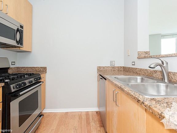 5th image of 600 N Kingsbury St #1413