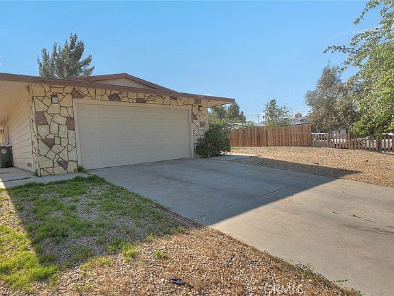 3rd image of 15800 Inyo St