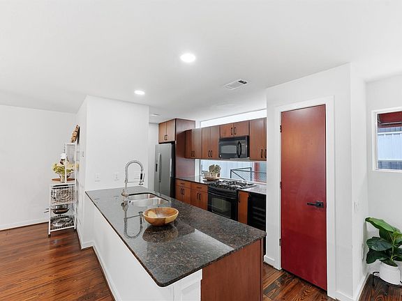 2nd image of 6935 Ardmore St